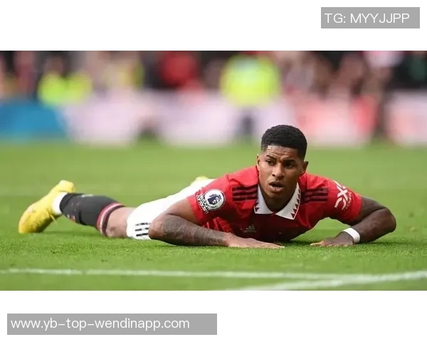 基恩与卡拉格在播客节目中巧遇撞衫引发笑料一脸懵的瞬间